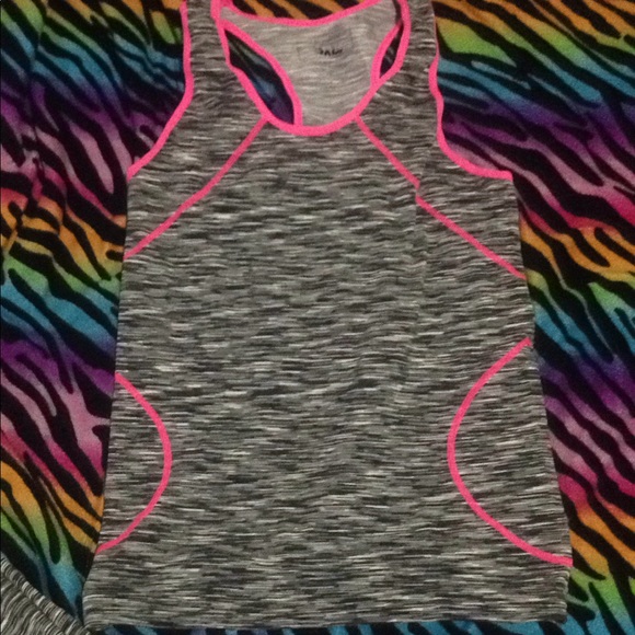 Workout outfit set. - Picture 2 of 3